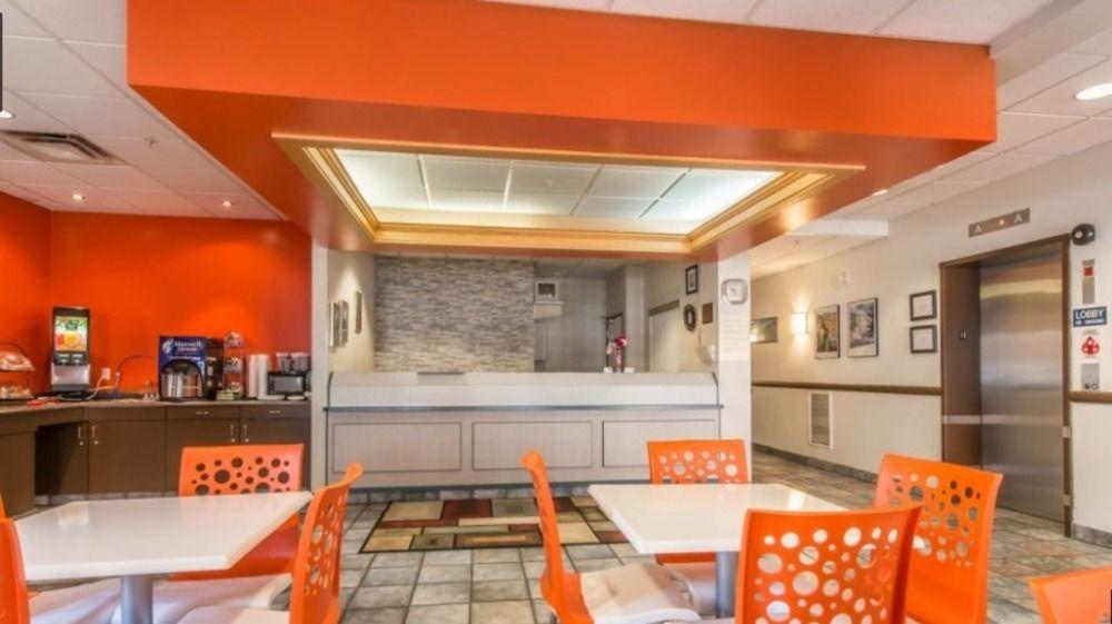 Red Roof Inn Джонстаун Екстериор снимка