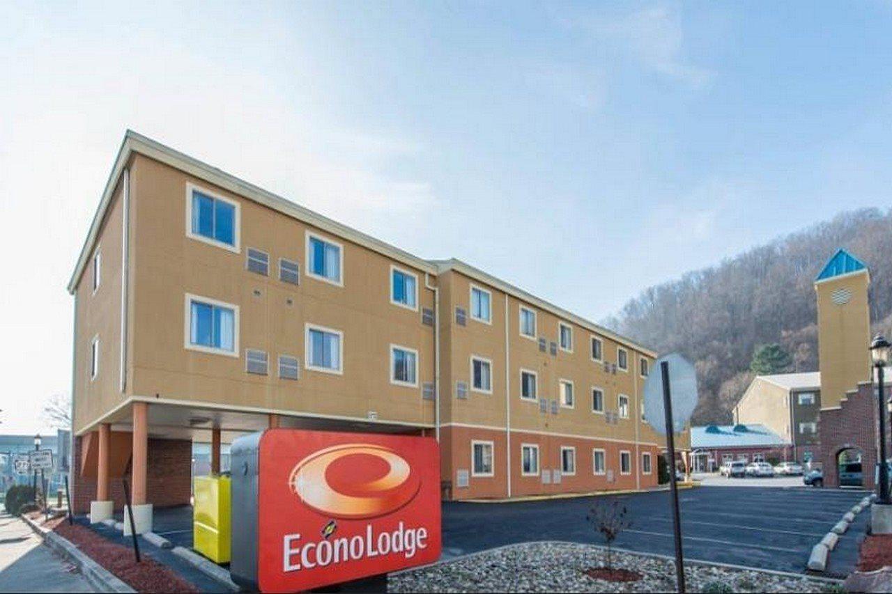 Red Roof Inn Джонстаун Екстериор снимка