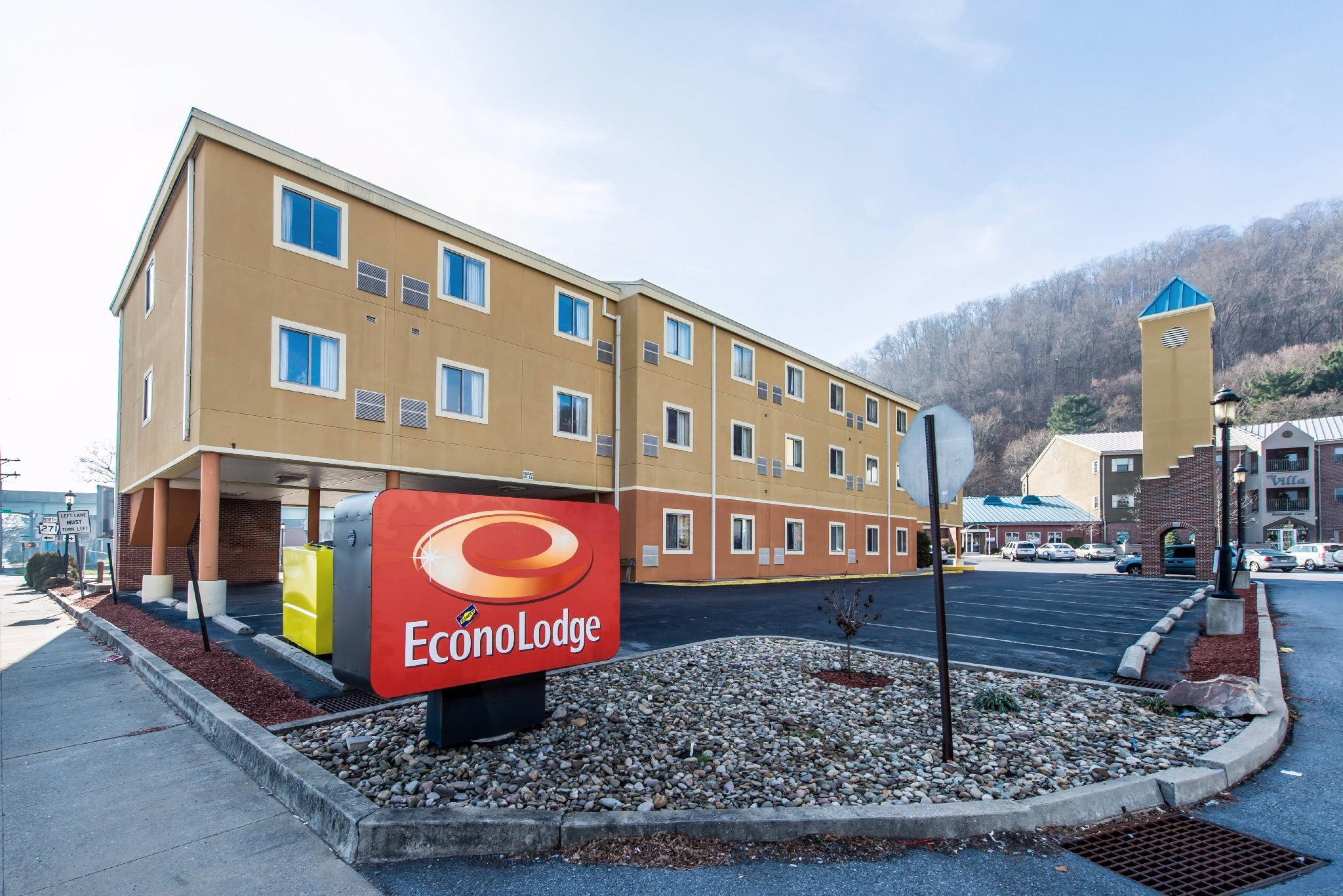 Red Roof Inn Джонстаун Екстериор снимка