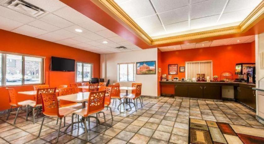 Red Roof Inn Джонстаун Екстериор снимка