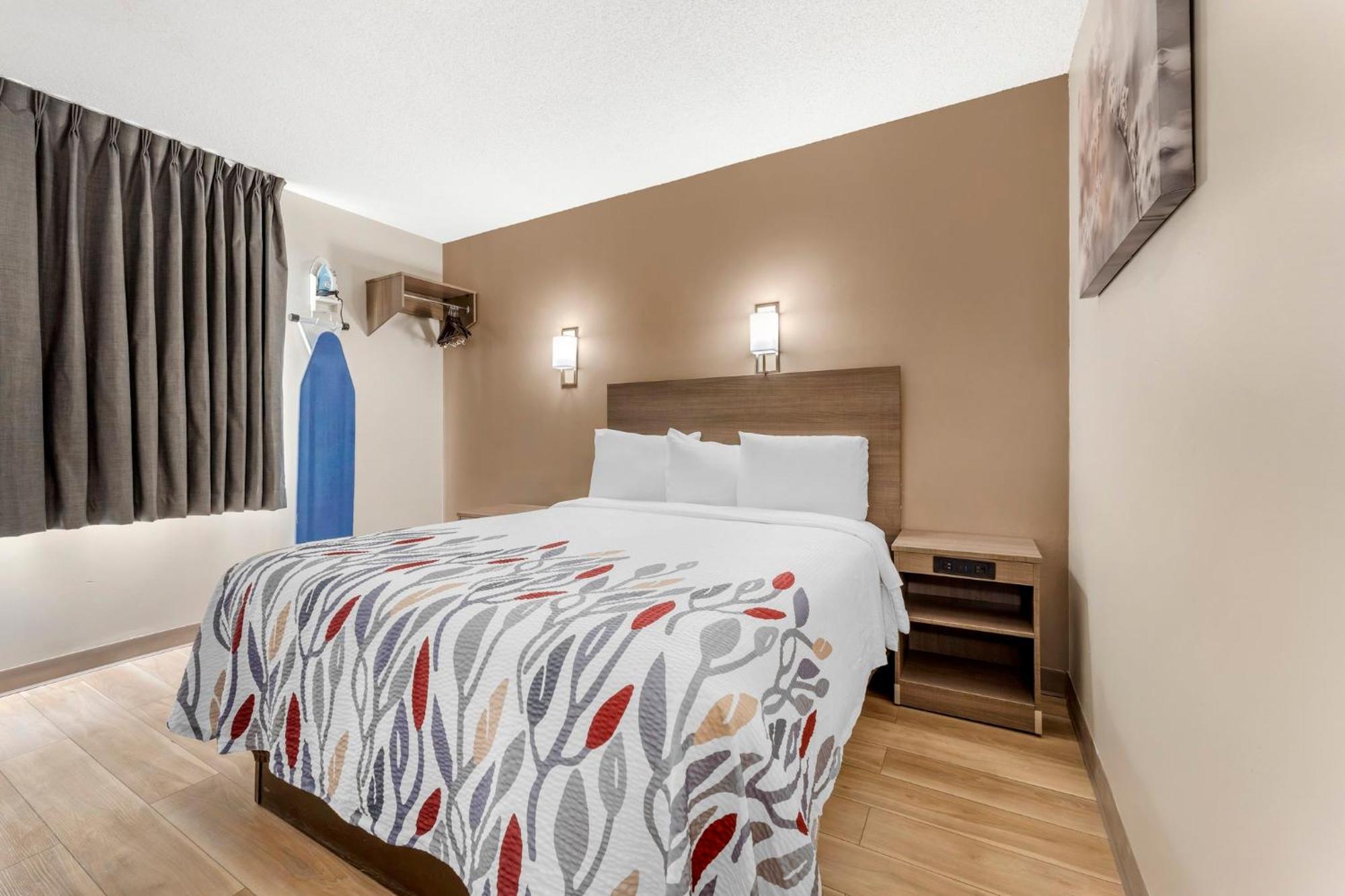 Red Roof Inn Джонстаун Екстериор снимка