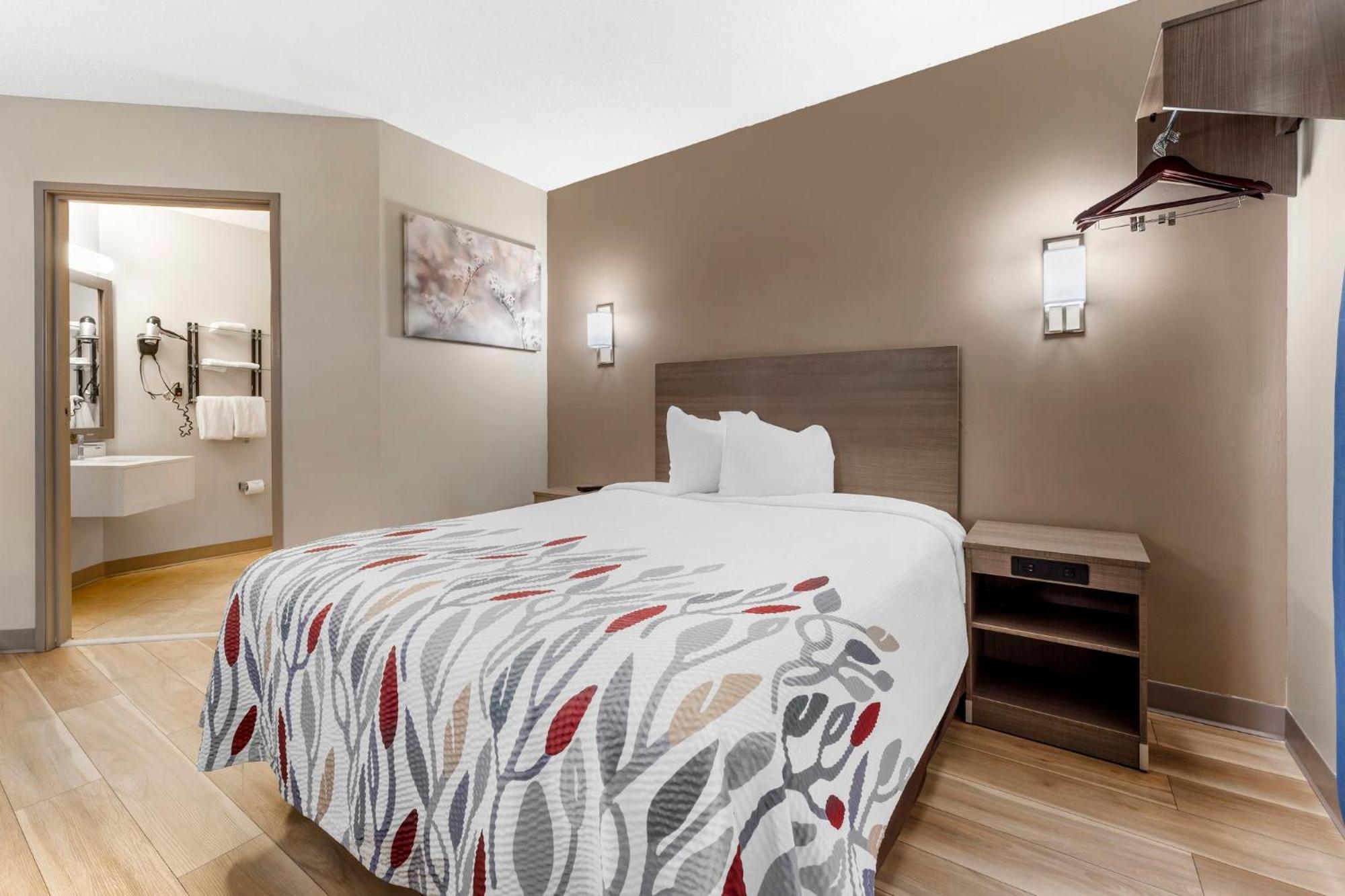 Red Roof Inn Джонстаун Екстериор снимка