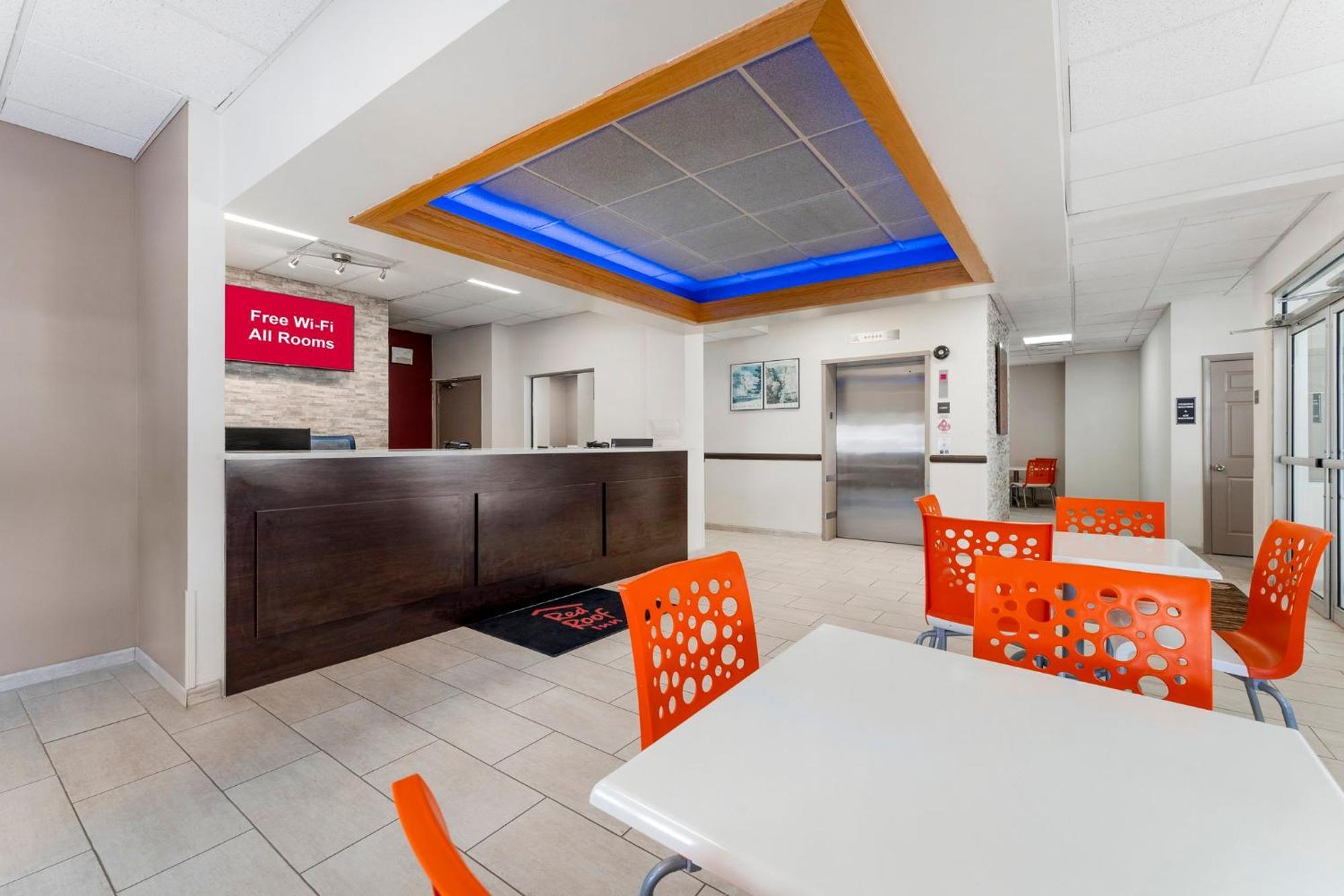 Red Roof Inn Джонстаун Екстериор снимка