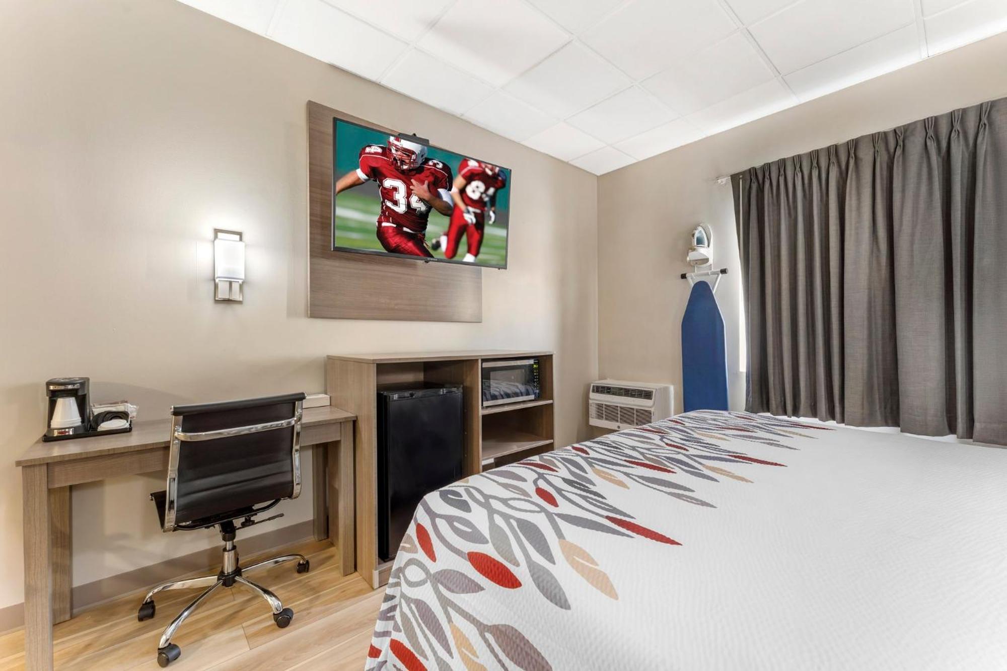 Red Roof Inn Джонстаун Екстериор снимка