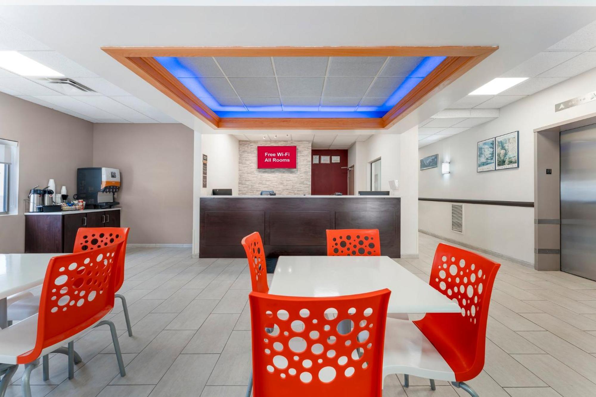 Red Roof Inn Джонстаун Екстериор снимка