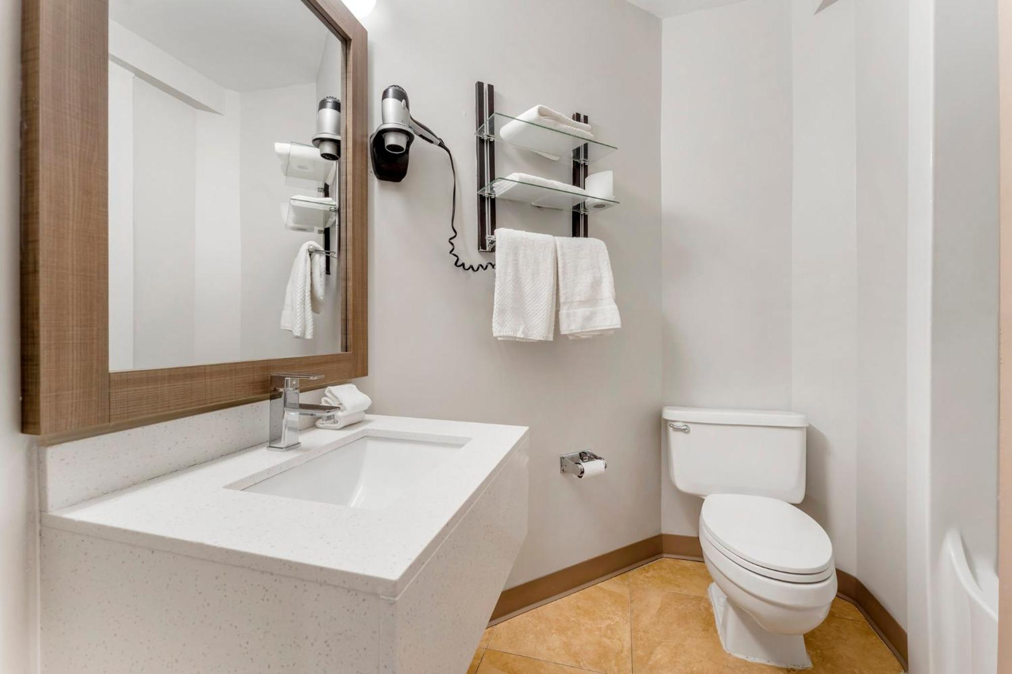 Red Roof Inn Джонстаун Екстериор снимка