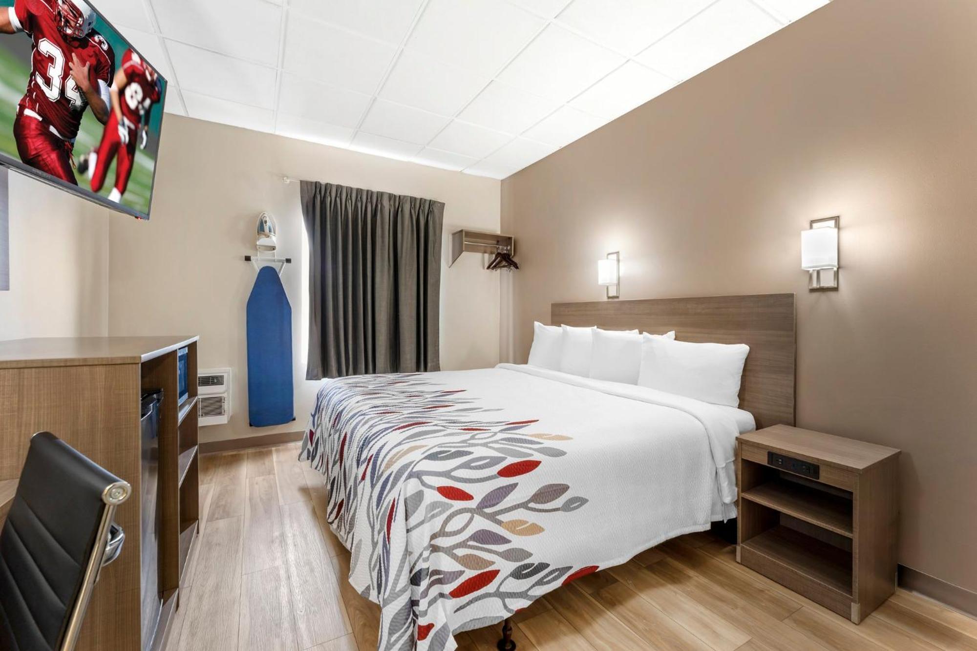 Red Roof Inn Джонстаун Екстериор снимка