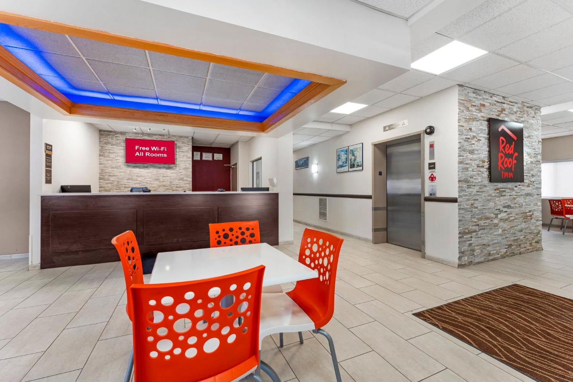 Red Roof Inn Джонстаун Екстериор снимка