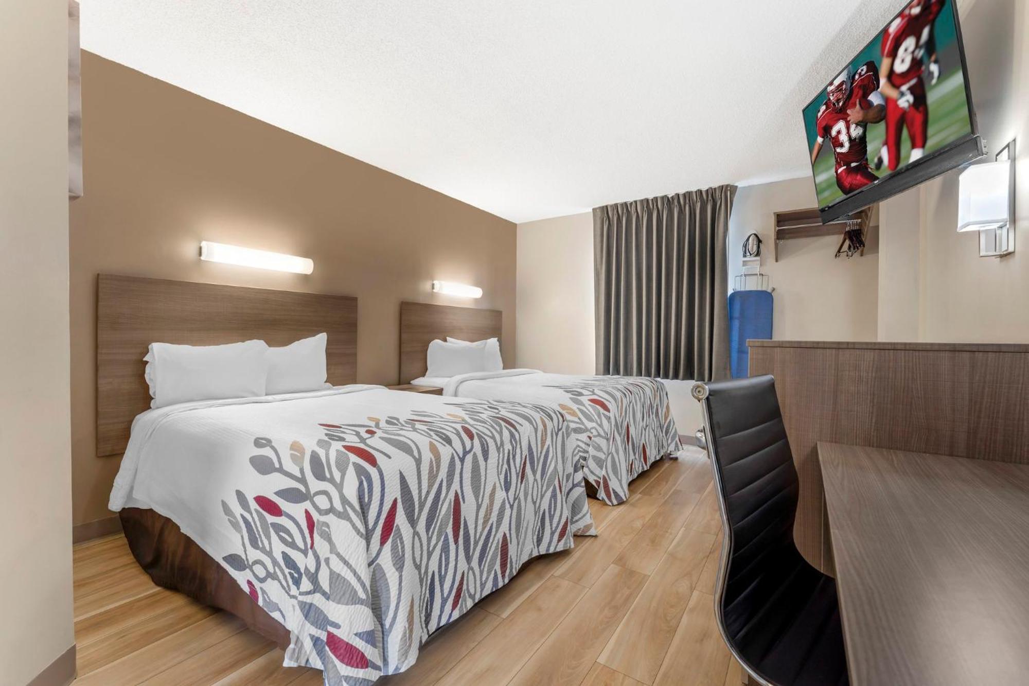 Red Roof Inn Джонстаун Екстериор снимка
