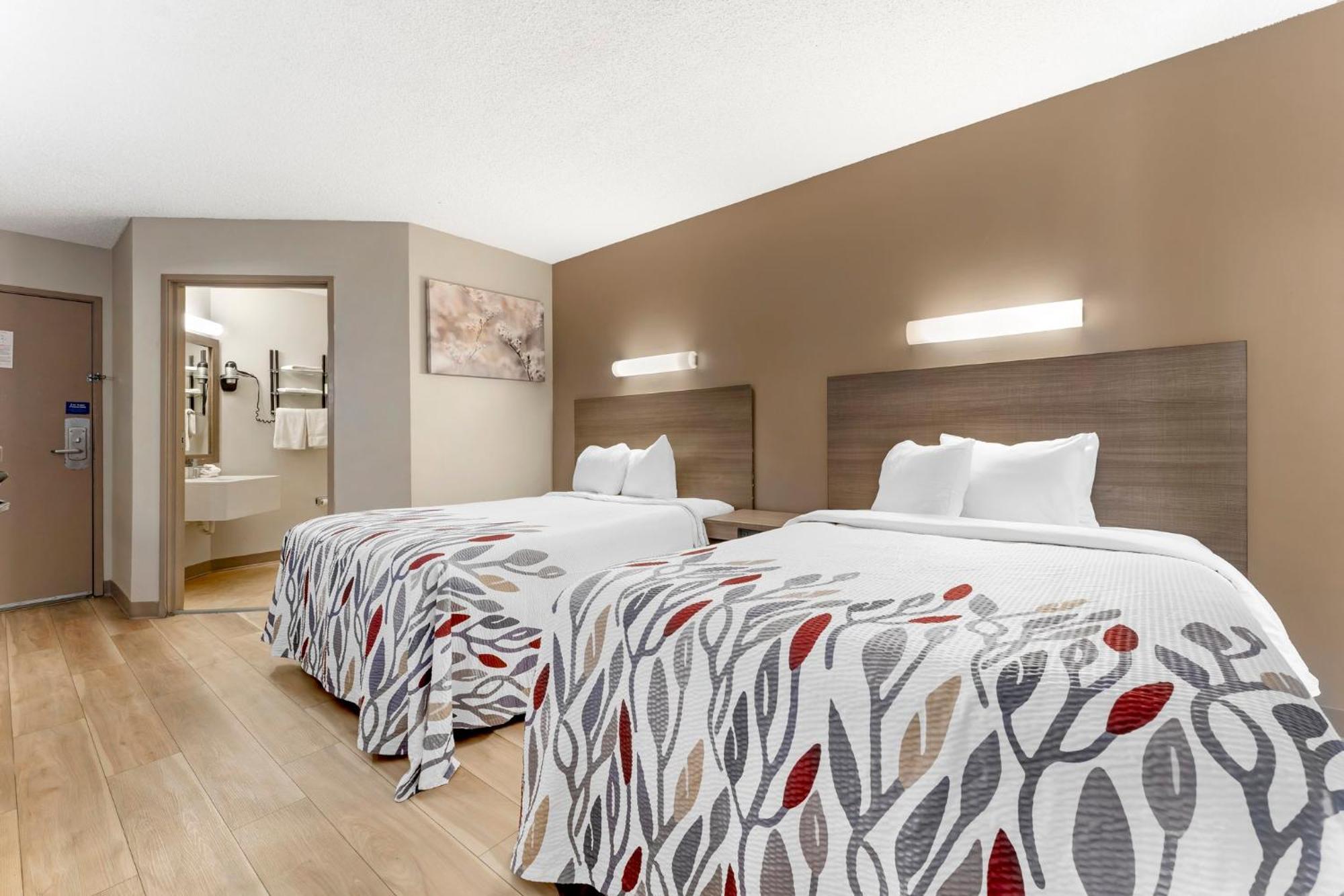 Red Roof Inn Джонстаун Екстериор снимка